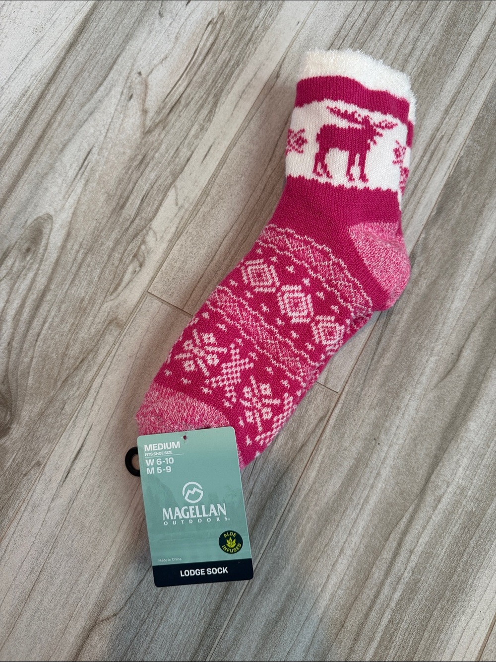NWT Magellan Outdoors Lodge Sock Pink Size Medium